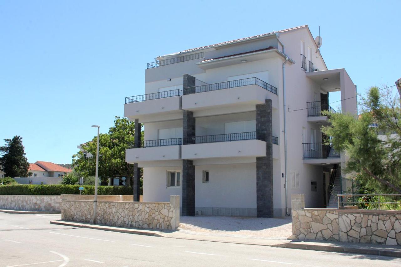 Apartmani Sara 2 Betina  Exterior photo